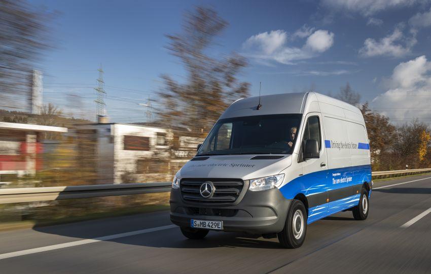 Mercedes-Benz eSprinter รถตู้ไฟฟ้าล้วนที่มาพร้อมพื้นที่บรรทุกของเพียบ!