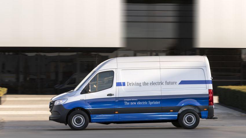 Mercedes-Benz eSprinter รถตู้ไฟฟ้าล้วนที่มาพร้อมพื้นที่บรรทุกของเพียบ!