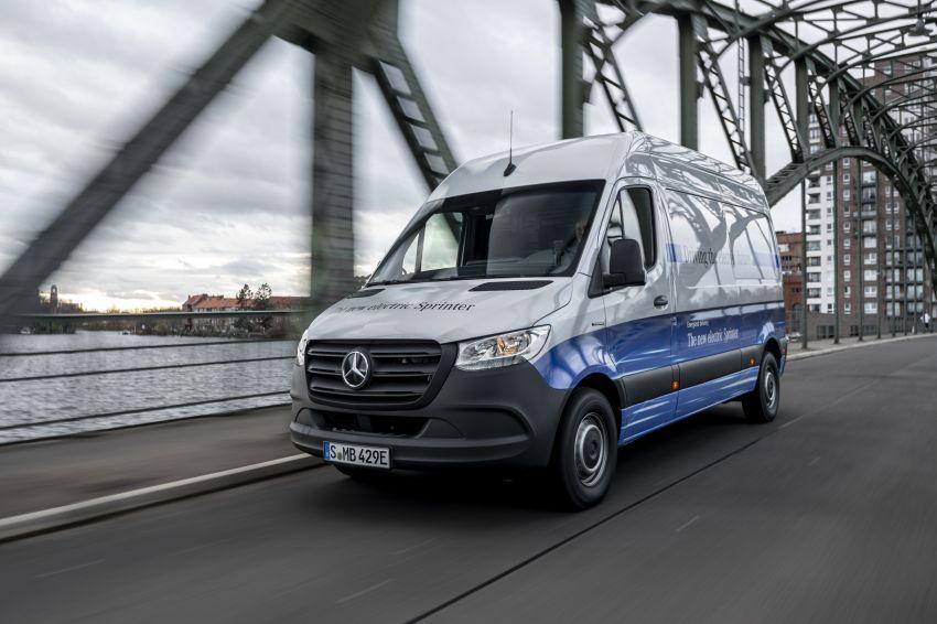 Mercedes-Benz eSprinter รถตู้ไฟฟ้าล้วนที่มาพร้อมพื้นที่บรรทุกของเพียบ!