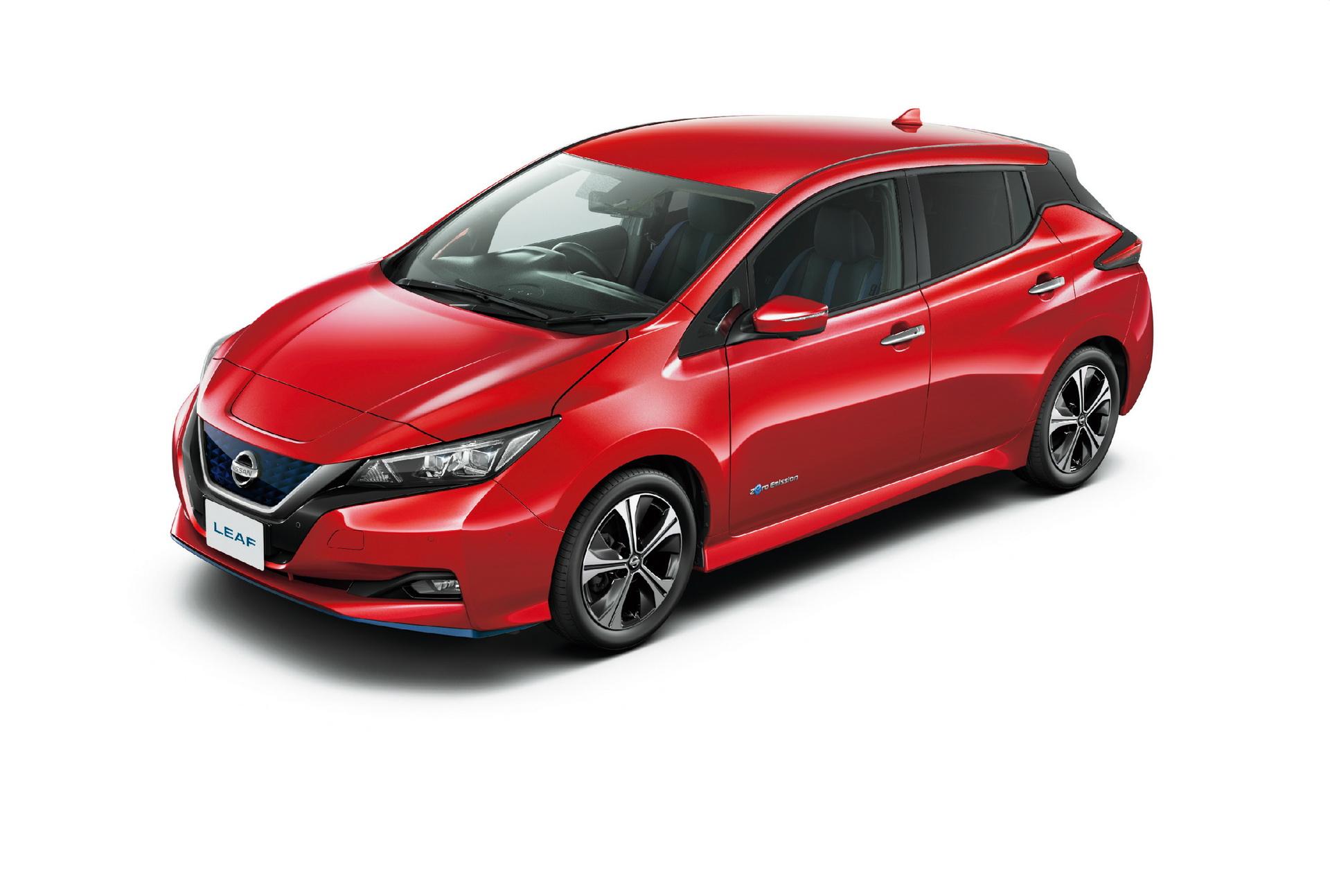 Black nissan store leaf 2020