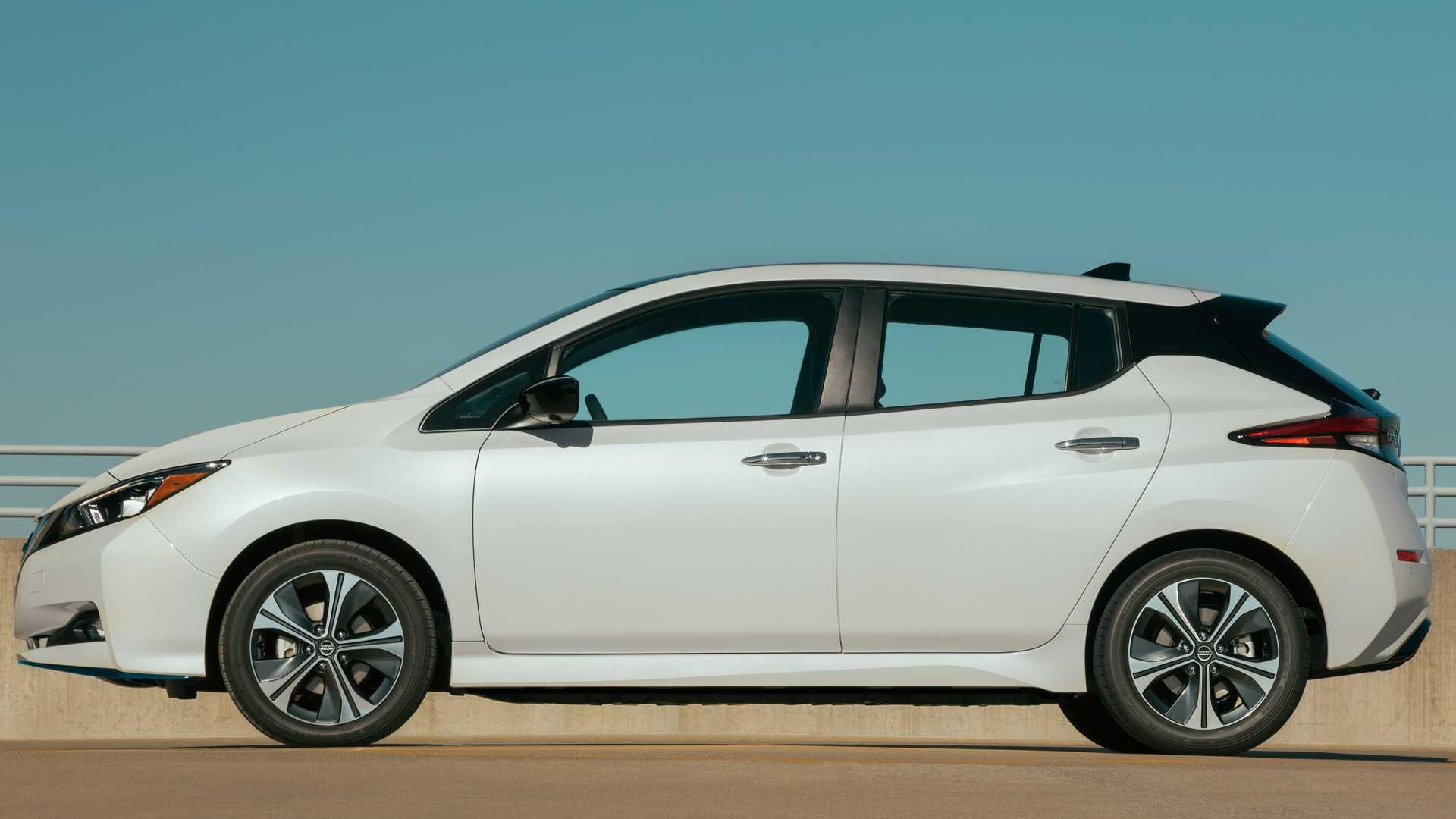 Nissan Leaf 2020 อัปเกรดเพียบ! ทัชสกรีนยาวขึ้น แถมเพิ่มฟีเจอร์ความปลอดภัย