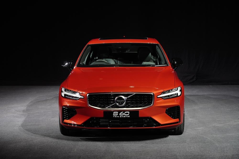 ส่องราคา All-new Volvo S60 ทั้ง 2 รุ่นย่อย กับความงดงามเกินตัวเลข