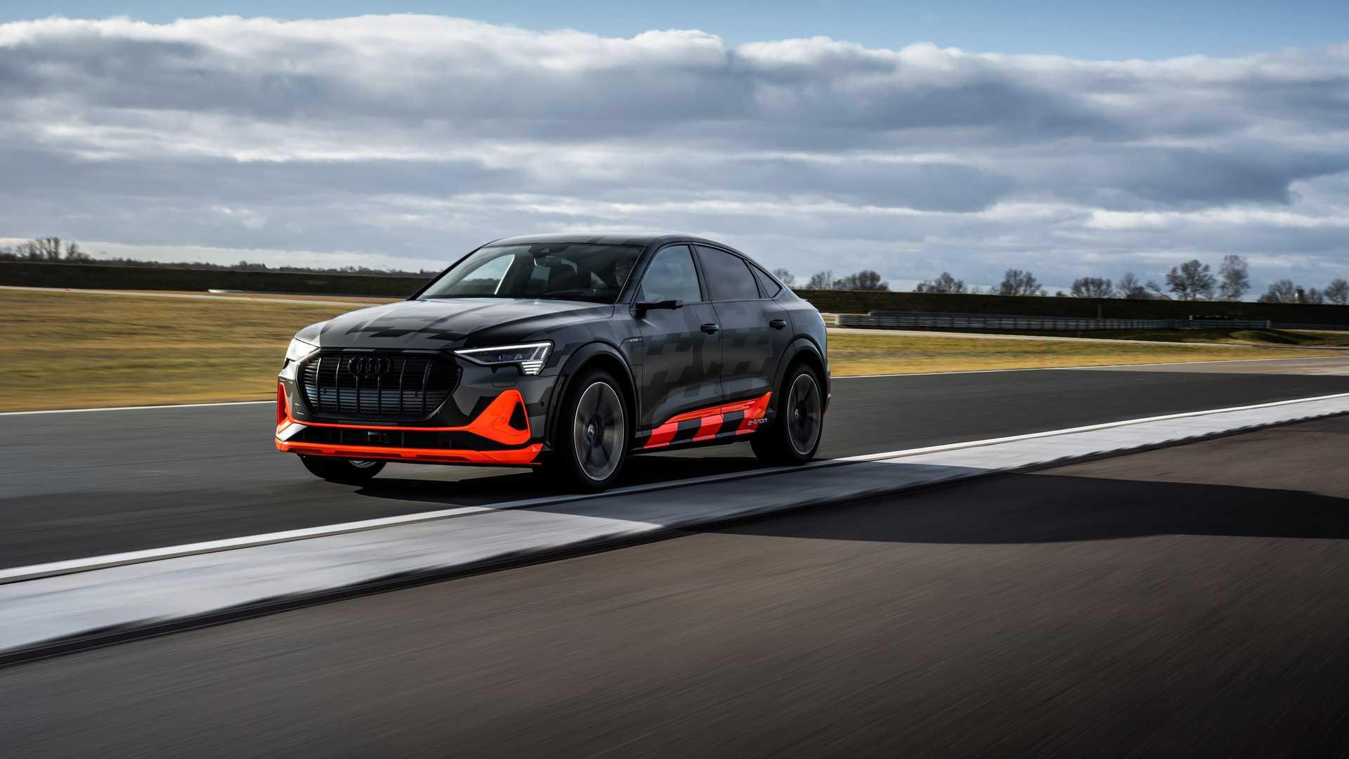 แรงกว่าเดิม! Audi e-tron S 2020 รถอเนกประสงค์ 3 มอเตอร์ไฟฟ้าเอาใจขาซิ่ง