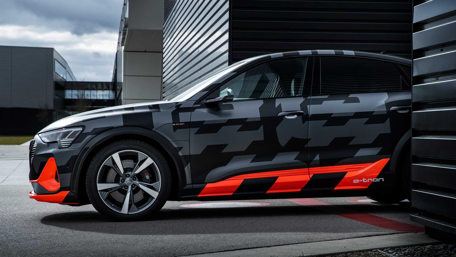 แรงกว่าเดิม! Audi e-tron S 2020 รถอเนกประสงค์ 3 มอเตอร์ไฟฟ้าเอาใจขาซิ่ง