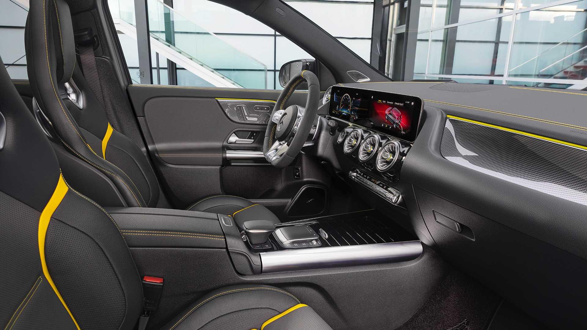 Mercedes-AMG GLA 45 2021 อเนกประสงค์ไซส์เล็ก สปอร์ตหรูหรายืนหนึ่ง