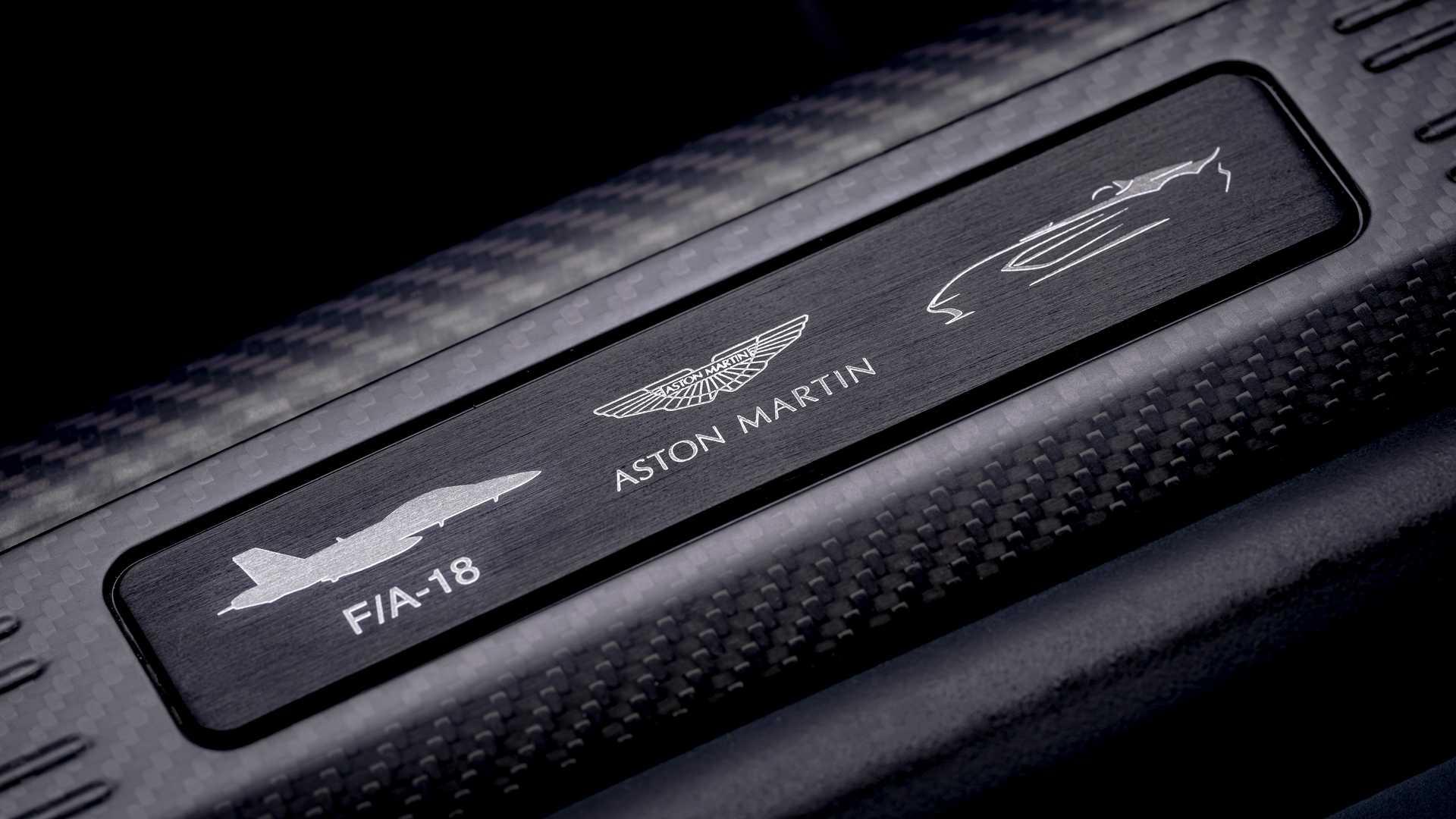 ฉีกทุกกฎ! Aston Martin V12 Speedster รถยนต์ไร้กระจกหน้าและหลังคา