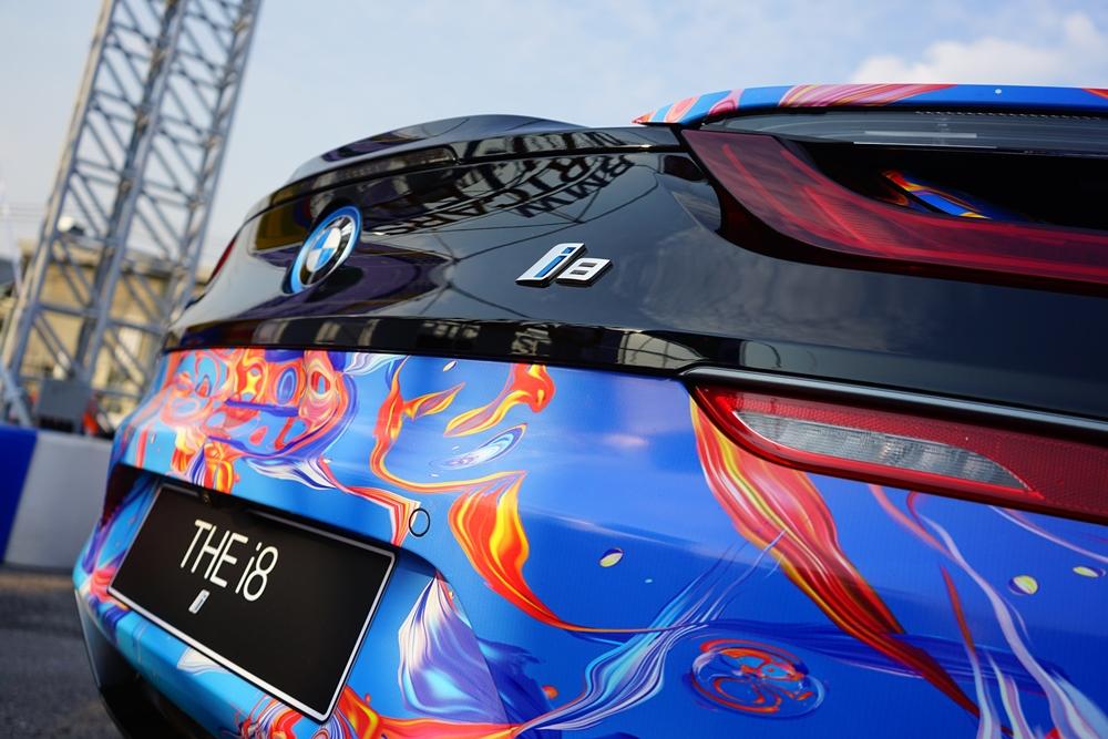 BMW ร่วมมือ 9 ศิลปินรังสรรค์ผลงานศิลปะสุดแจ่มใน BMW Unbound World of Art Series