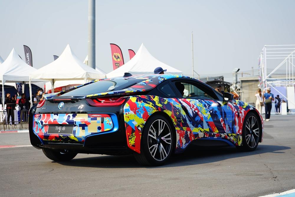 BMW ร่วมมือ 9 ศิลปินรังสรรค์ผลงานศิลปะสุดแจ่มใน BMW Unbound World of Art Series
