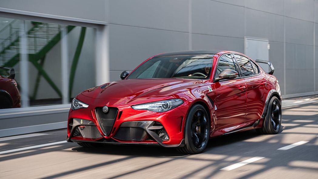 รถในตำนานคืนชีพ! Alfa Romeo Giulia Quadrifoglio GTA ทรงพลัง 540 แรงม้า