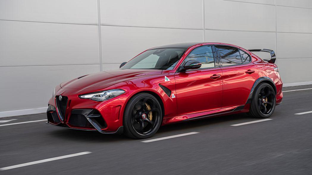 รถในตำนานคืนชีพ! Alfa Romeo Giulia Quadrifoglio GTA ทรงพลัง 540 แรงม้า