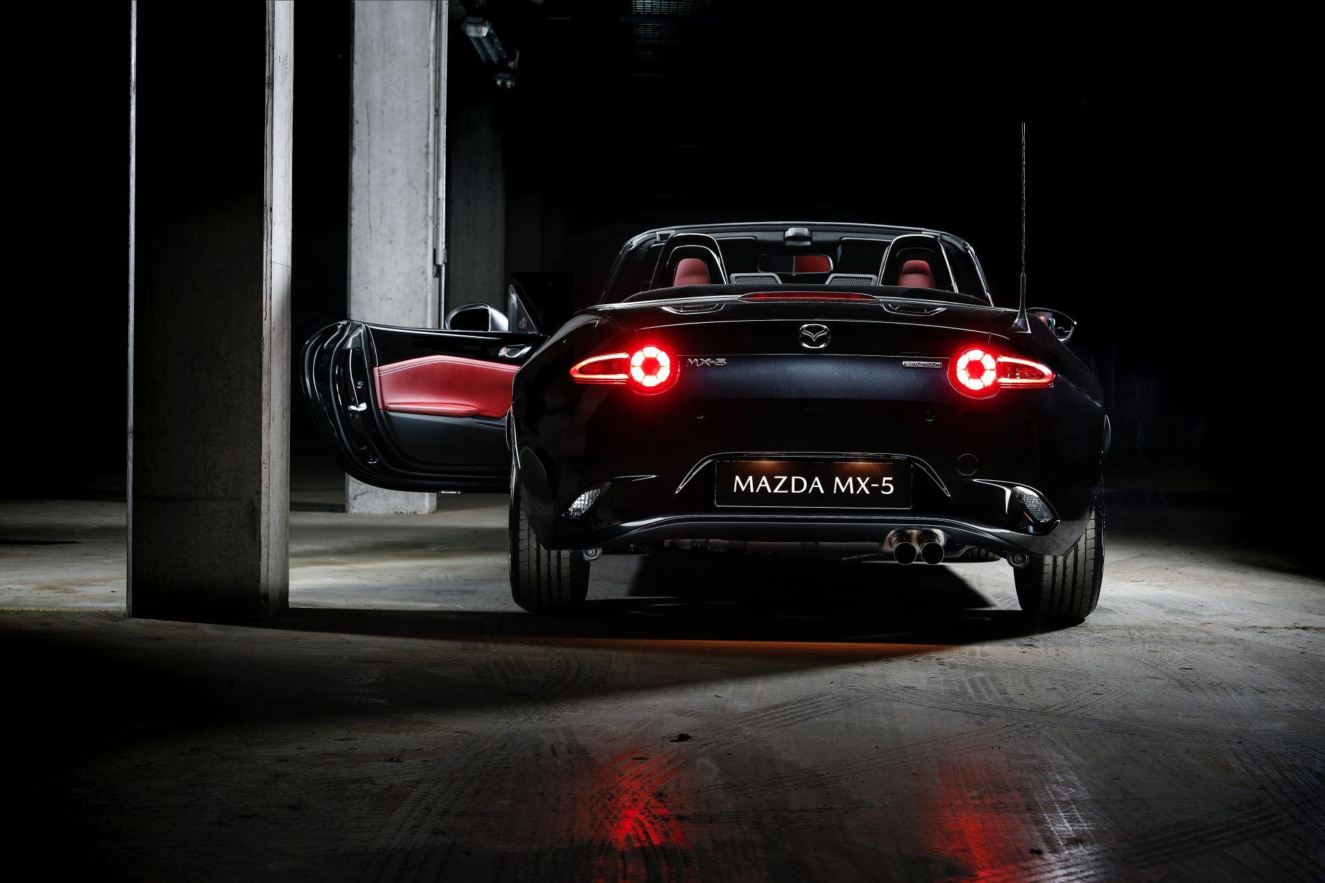 Mazda MX-5 Eunos Edition ความดำทะมึนแสนสง่า ผลิตเพียง 110 คันเท่านั้น!