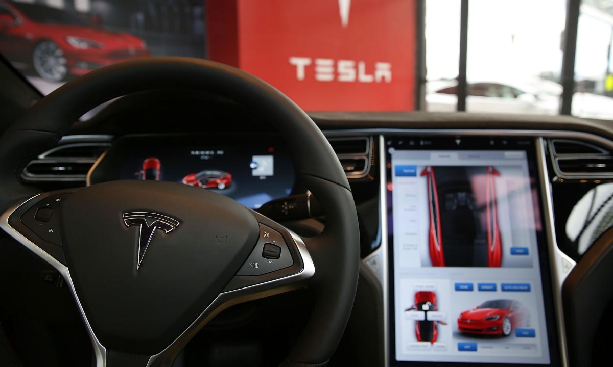 Tesla โชว์เหนือ! เผยฟีเจอร์ Autopilot จะตรวจจับสัญญาณไฟจราจรได้ (คลิป)