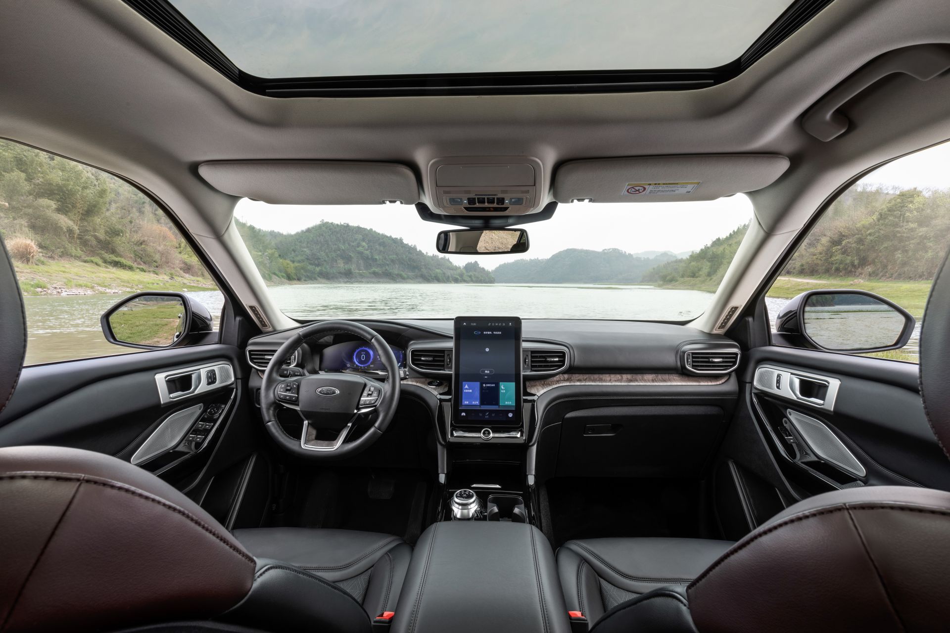 Ford Explorer 2020 เอสยูวีมาดเข้ม เคาะราคาที่จีน 8.82 แสนบาท