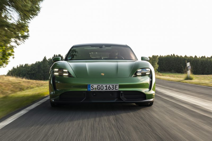 สุดยิ่งใหญ่! Porsche Taycan คว้ารางวัลใหญ่จากเวทีระดับโลก WCOTY 2020