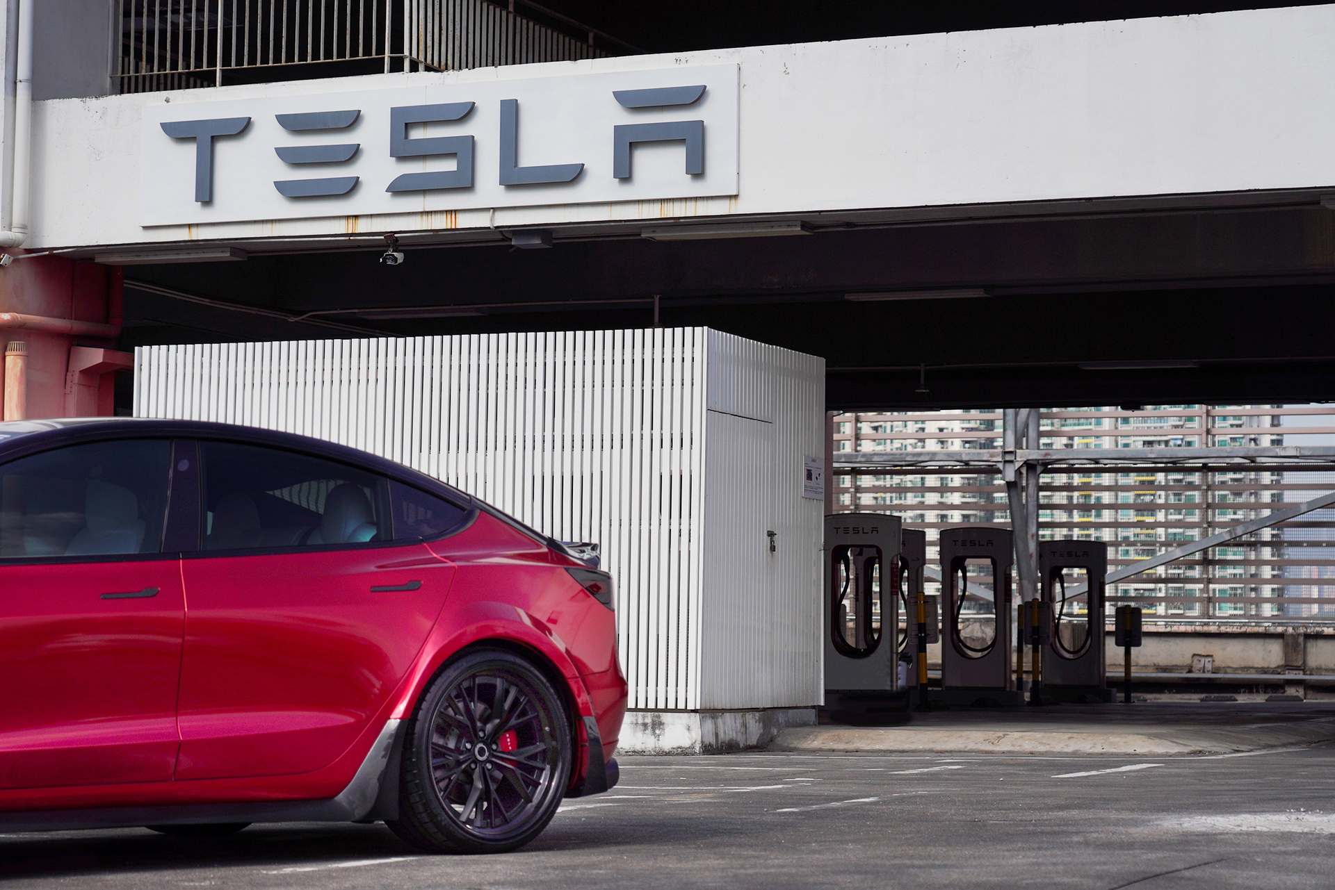 ซิ่งเปลี่ยนลุค! Tesla Model 3 Performance แต่งหล่อรอบคันโดยสำนัก RevoZport