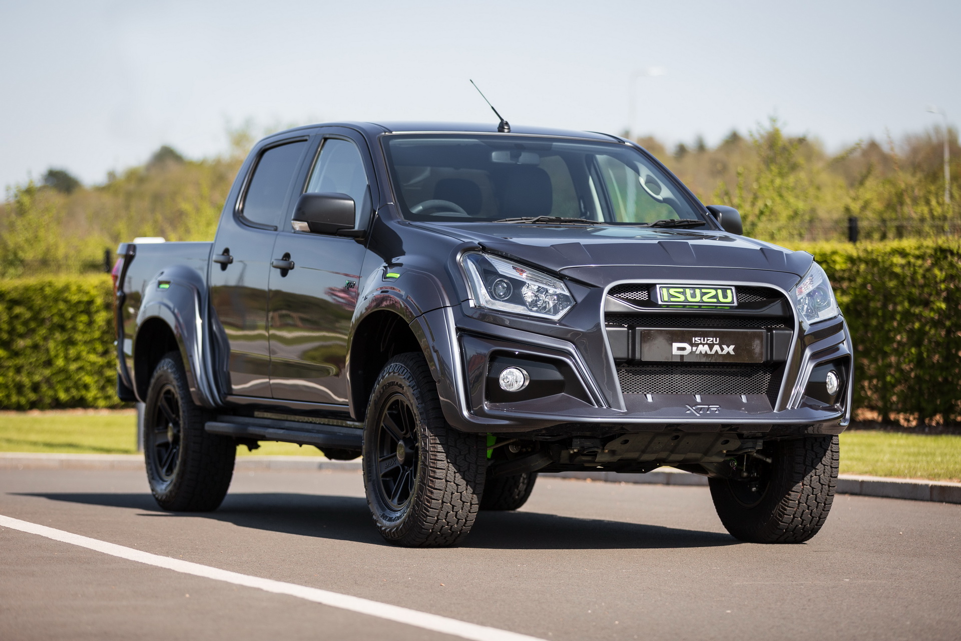 เผยโฉมที่อังกฤษ! Isuzu D-Max XTR Color Edition กระบะรุ่นพิเศษแต่งเต็มรอบคัน