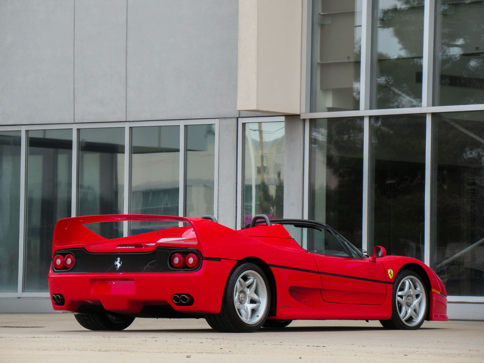 ส่องความงาม Ferrari F50 ปี 1995 ที่ราคาประมูลอาจแตะเกือบร้อยล้าน! (ภาพ)