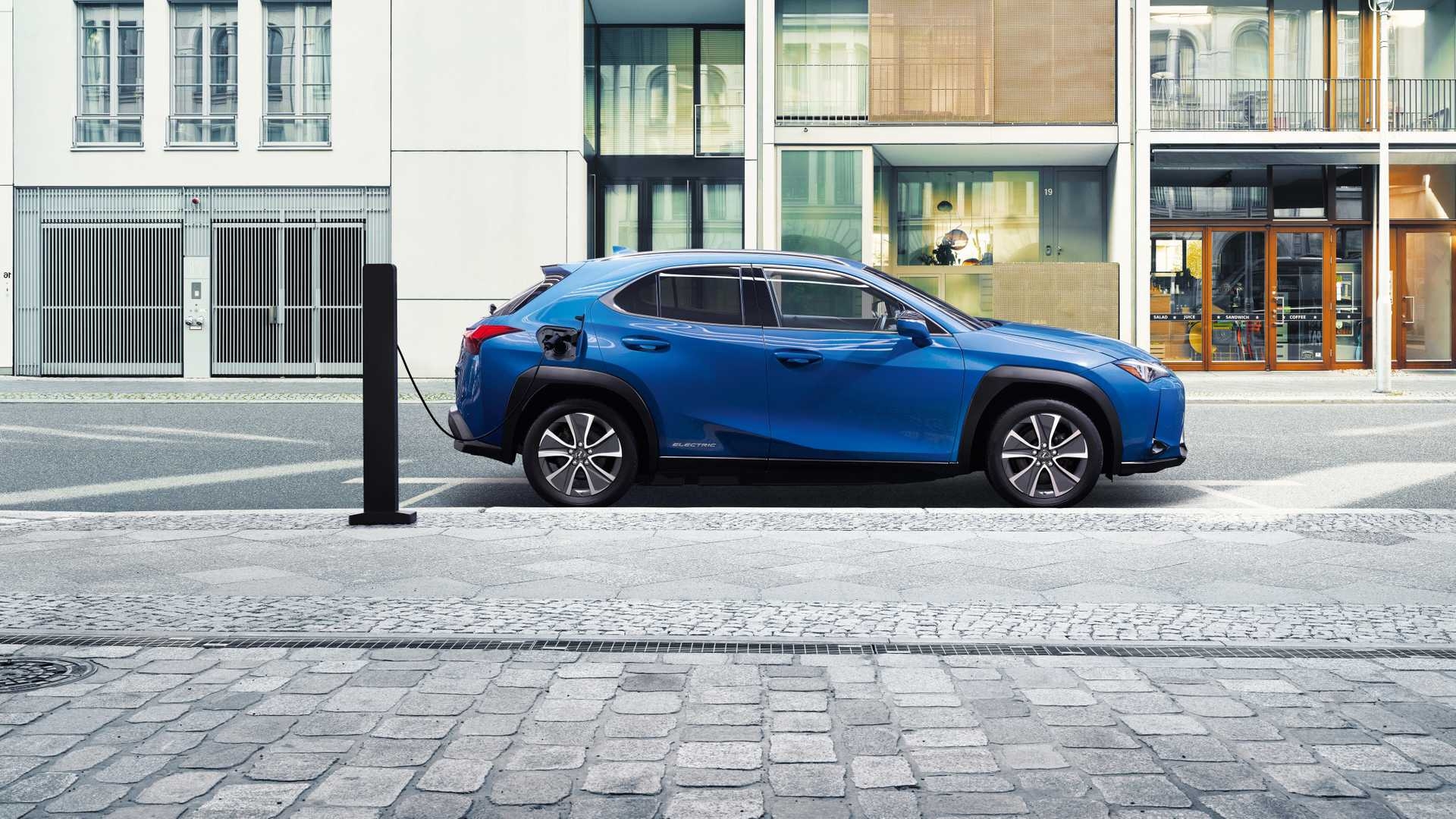 กล้าการันตี! Lexus UX 300e อเนกประสงค์ไฟฟ้าล้วนรับประกันแบตเตอรี่ 1 ล้านกิโลเมตร