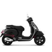 เรโทรนิดๆ สปอร์ตหน่อยๆ! Vespa GTS Super Sport 300 HPE ค่าตัวสองแสนเศษ