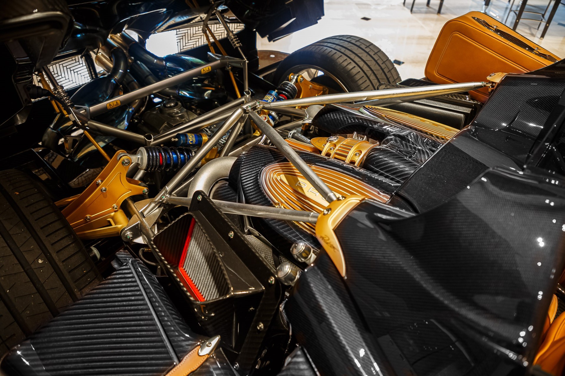 Pagani Huayra Roadster 2017 เสริมความหล่อหรู คาดค่าตัวเกิน 63 ล้านบาท