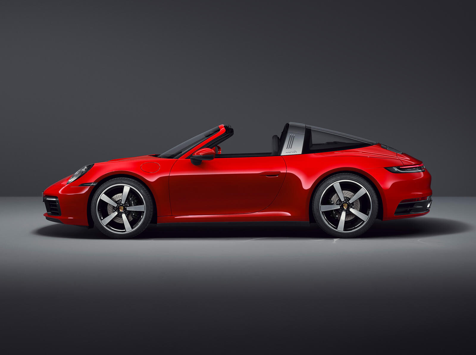 สปอร์ตย้อนยุค! Porsche 911 2021 เผยโฉม 2 รุ่น หลังคาเปิดปิดภายใน 19 วินาที