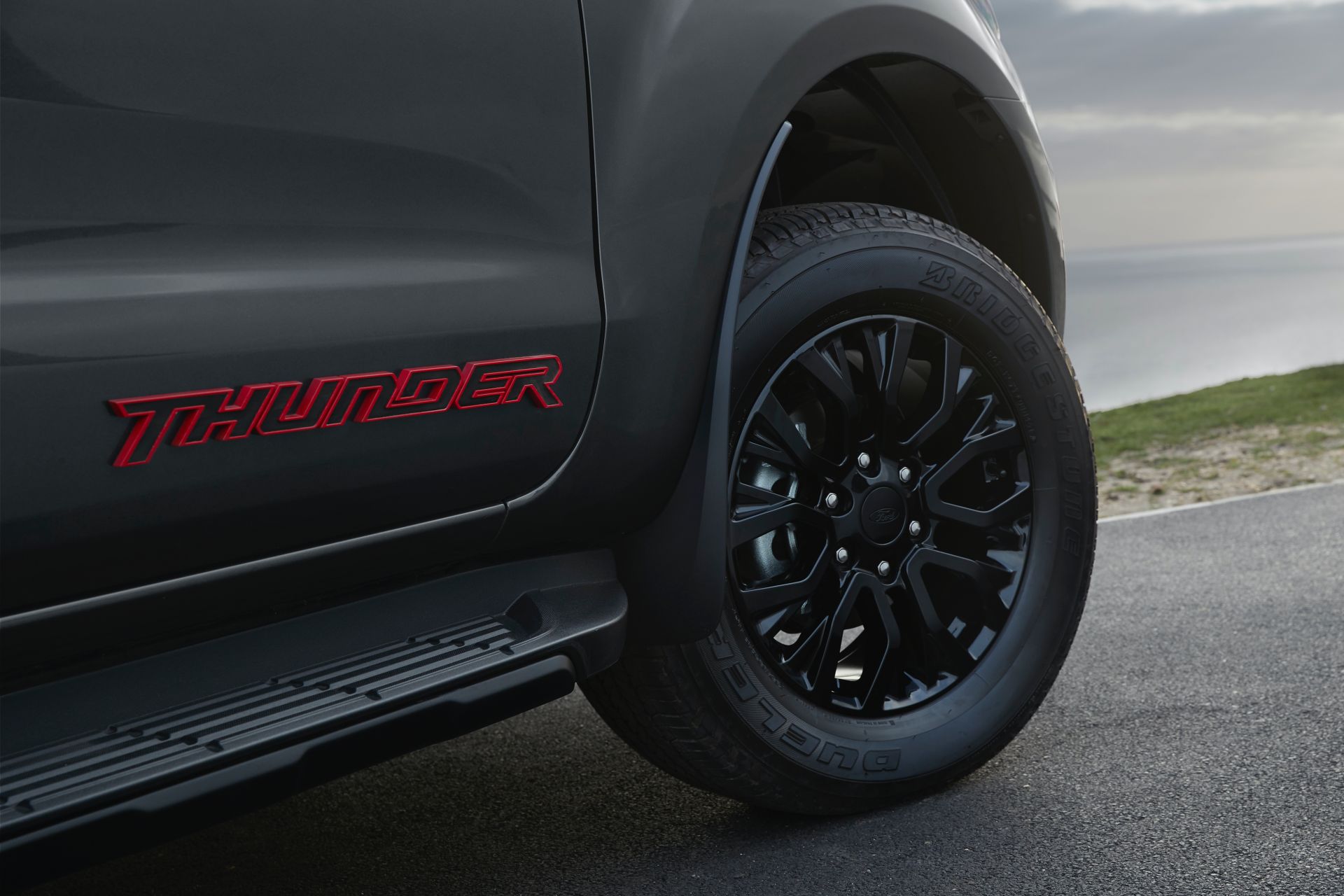 รุ่นพิเศษ Ford Ranger Thunder เฉิดฉายในยุโรป ขายแค่ 4,500 คันเท่านั้น!