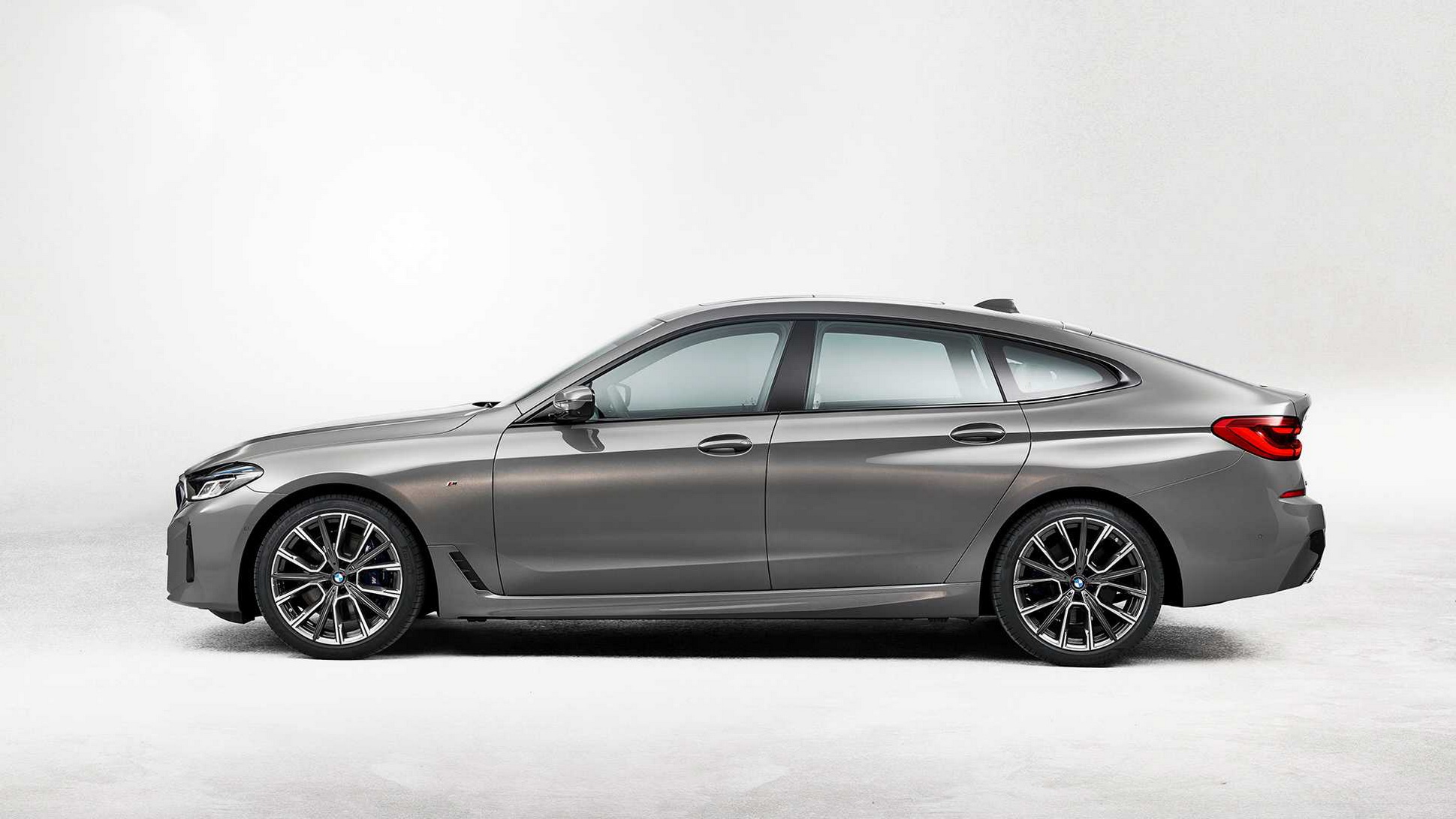 BMW 6-Series GT 2021 เผยโฉมแล้ว ดีไซน์ด้านหน้าใหม่ และเทคโนโลยีไมลด์ไฮบริด