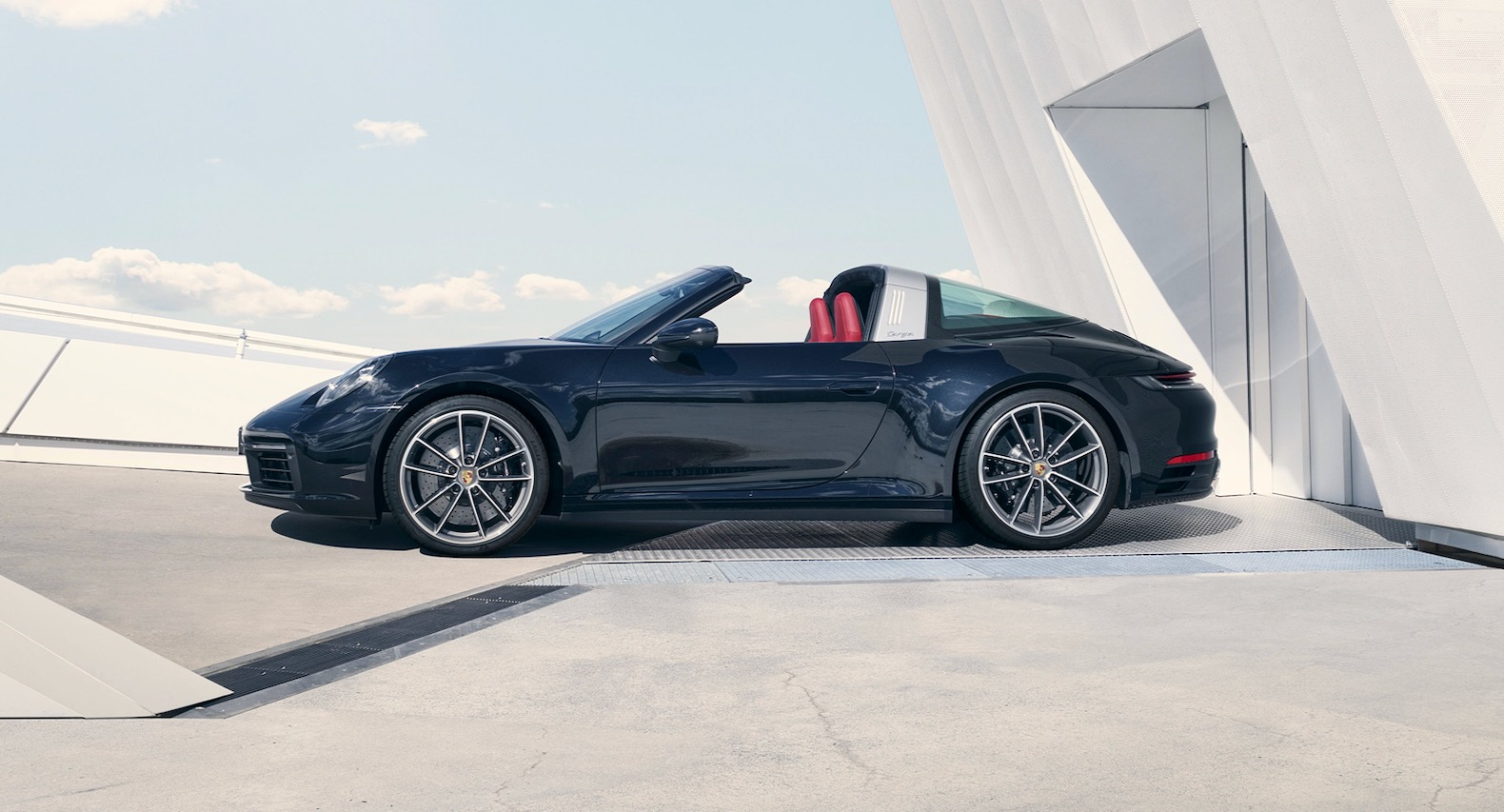 สเปกละเอียดยิบ The new Porsche 911 Targa ตำนานรถสปอร์ตเปี่ยมเอกลักษณ์