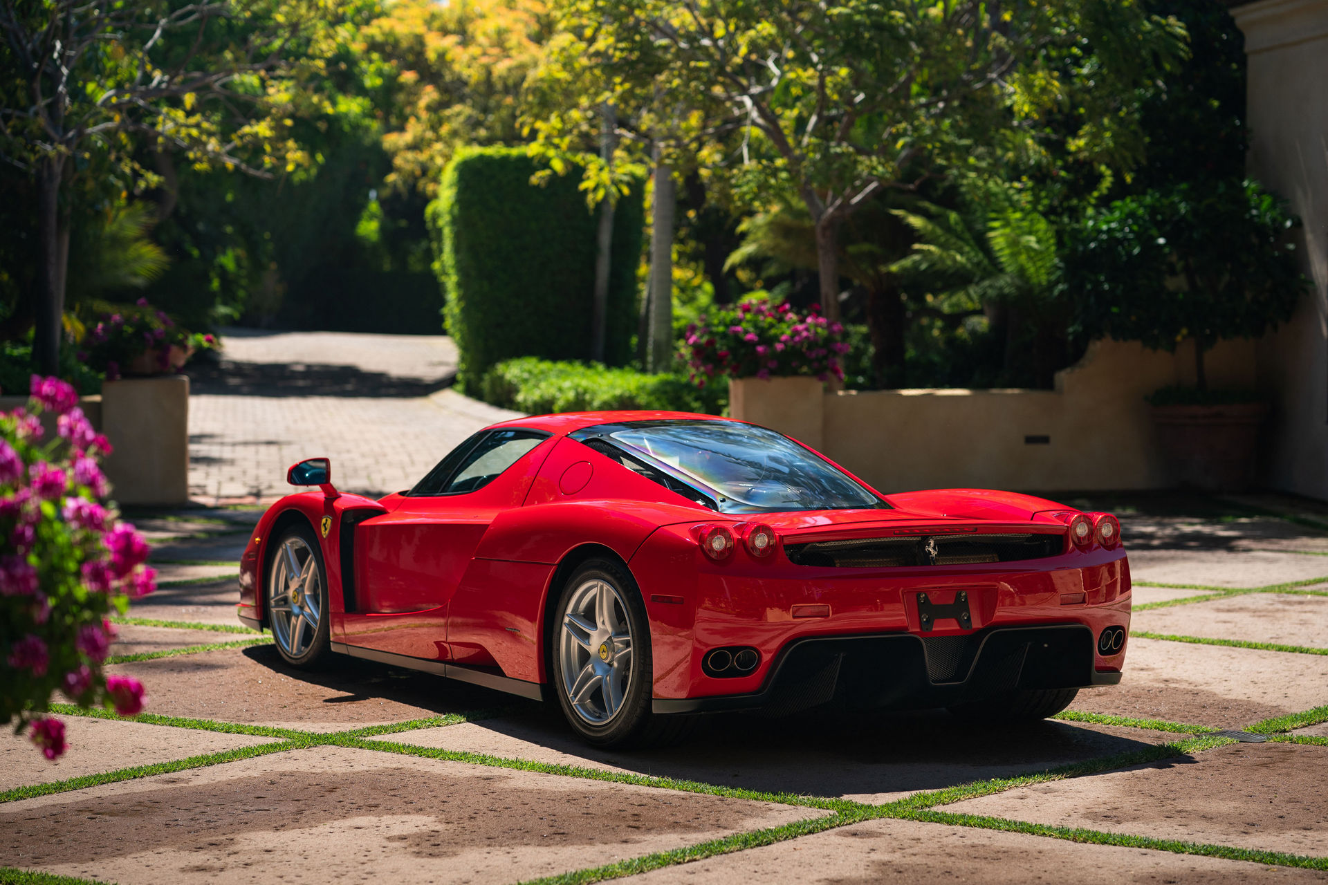 สุดจัด! Ferrari Enzo 2003 กลายเป็นรถราคาแพงที่สุดในการประมูลบนโลกออนไลน์ (ภาพ)