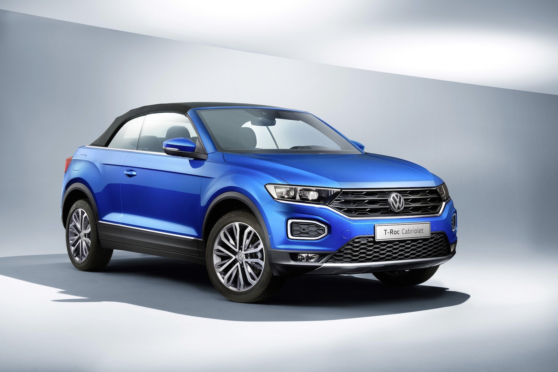 เปิดตัวรถเปิดประทุน Volkswagen T-Roc Cabriolet เคาะราคาล้านนิดๆ