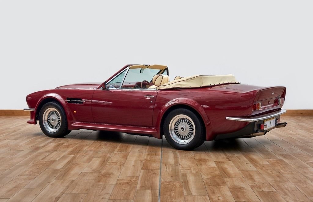 อย่างเท่! Aston Martin V8 Volante อดีตคันโปรดของ 