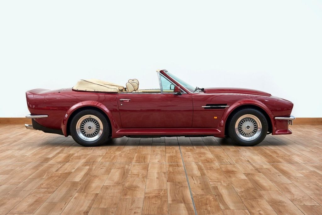 อย่างเท่! Aston Martin V8 Volante อดีตคันโปรดของ 