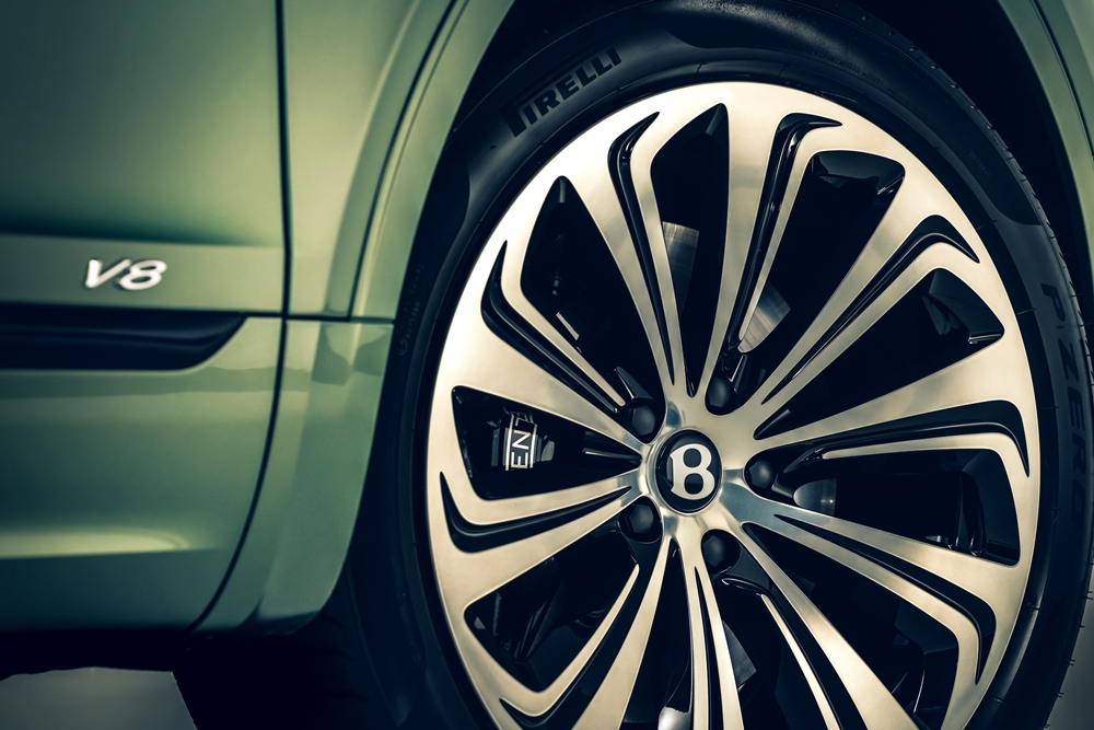 Bentley Bentayga รุ่นไมเนอร์เชนจ์ สง่างาม ร่วมสมัย พร้อมตะลุยออฟโรด