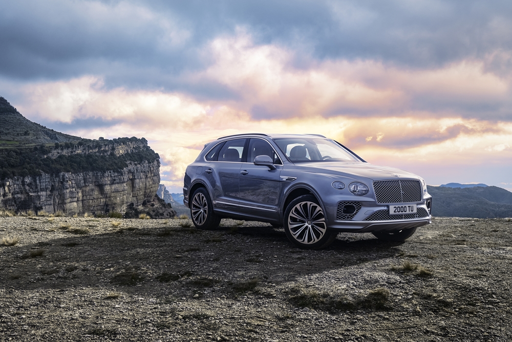 Bentley Bentayga รุ่นไมเนอร์เชนจ์ สง่างาม ร่วมสมัย พร้อมตะลุยออฟโรด