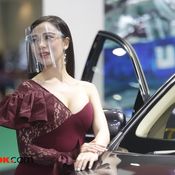 มอเตอร์โชว์ 2020 : พริตตี้วิถีใหม่ สวยหรูภายใต้เฟซชิลด์ (ภาพ)