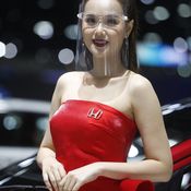 มอเตอร์โชว์ 2020 : พริตตี้วิถีใหม่ สวยหรูภายใต้เฟซชิลด์ (ภาพ)