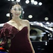 มอเตอร์โชว์ 2020 : พริตตี้วิถีใหม่ สวยหรูภายใต้เฟซชิลด์ (ภาพ)