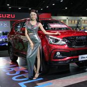 มอเตอร์โชว์ 2020 : พริตตี้ Isuzu ยิ้มละลายทุกองศา (ภาพ)