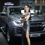 มอเตอร์โชว์ 2020 : พริตตี้ Isuzu ยิ้มละลายทุกองศา (ภาพ)