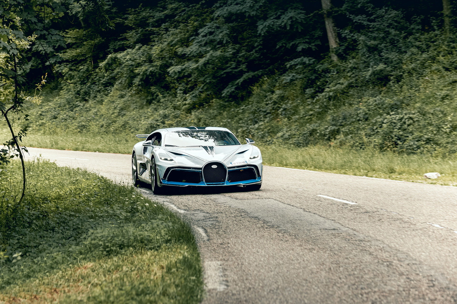 ไล่เรียงกระบวนการทดสอบ Bugatti Divo ราคาเฉียด 180 ล้านก่อนพิธีส่งมอบ