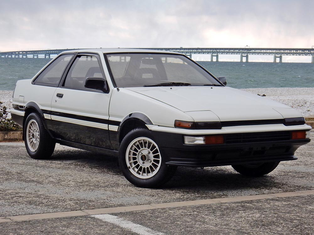 Toyota AE86 : จากตำนานรถส่งเต้าหู้แห่งเขาอากินะ สู่การเป็นรถมือสองราคาแรงในปัจจุบัน