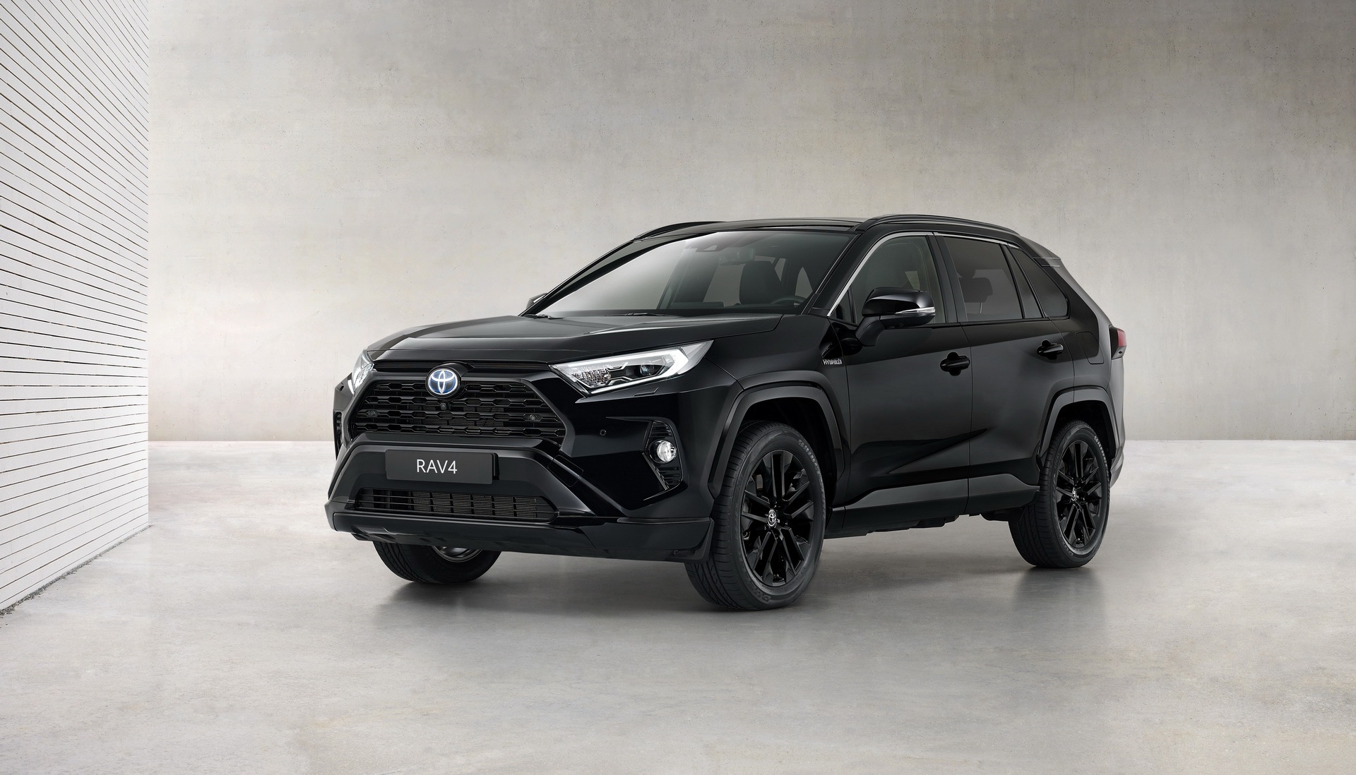 สีดำมาแรง! Toyota RAV4 Hybrid เอาด้วย เปิดตัวรุ่นพิเศษ Black Edition