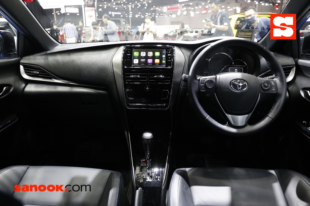 Big Motor Sale 2020 : ชมคันจริง Toyota Yaris Sport Premium ตัวถังฟ้าหลังคาดำ!