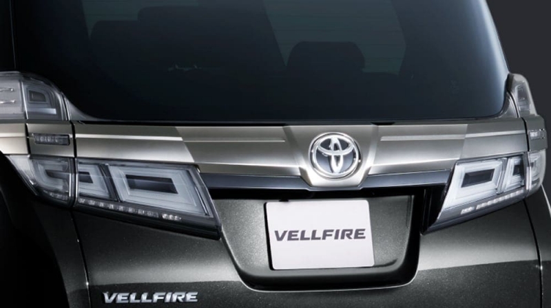 Toyota Vellfire Golden Eyes II