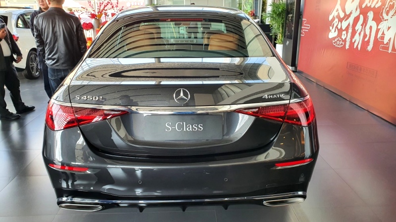 Mercedes-Benz S-Class (W223) China-spec