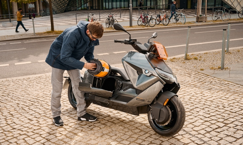 BMW CE 04