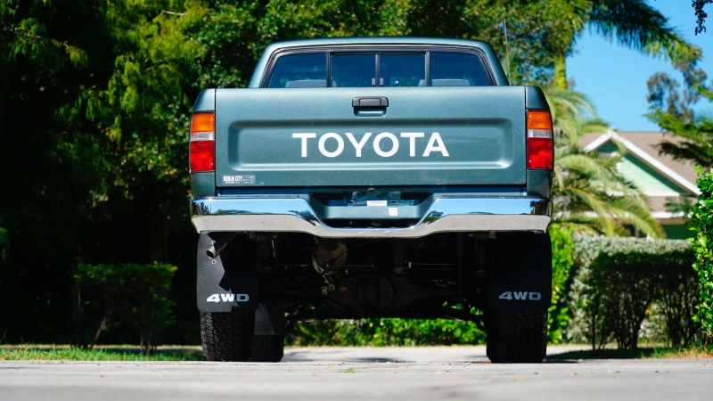 Toyota Hilux รุ่นปี 1993 วิ่งไปเพียง 151 กม.