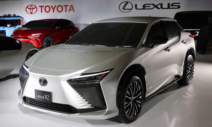 Lexus RZ 450e Proto-type