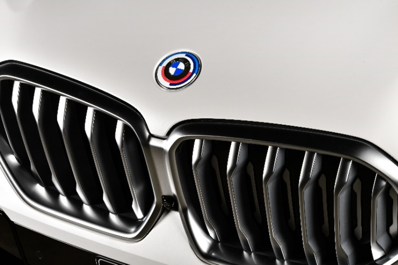 โลโก้ BMW แบบพิเศษสำหรับรุ่น M Sport