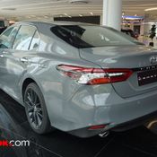 Toyota Camry รุ่นพิเศษ 60 ปี หุ้มสีเทา Laminated Grey